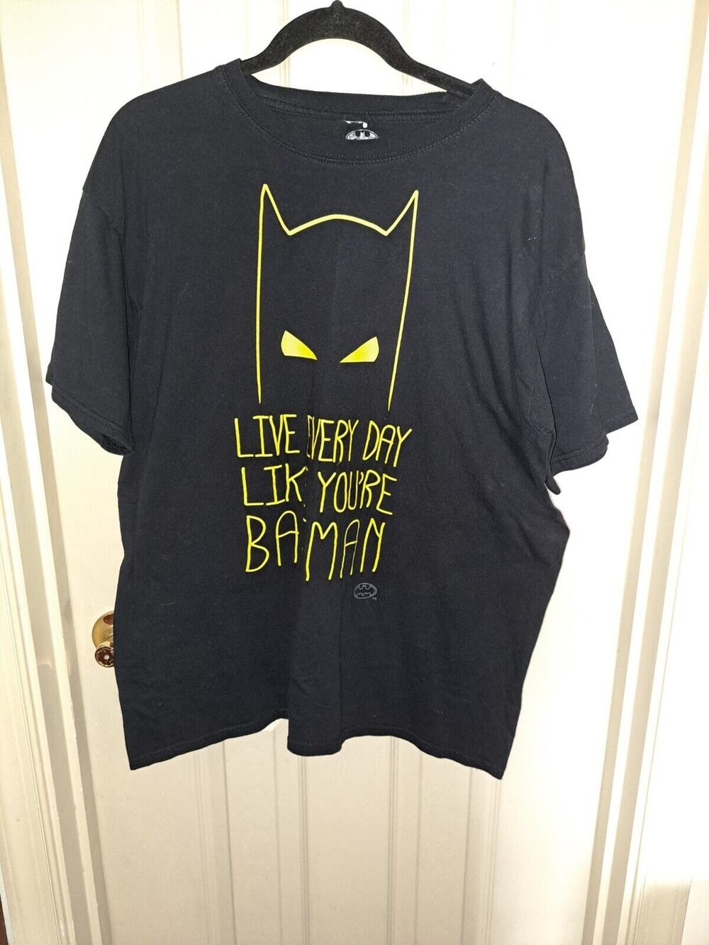 Men's XL Batman T-Shirt Live EveryDay like you are Batman